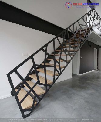 So Sánh Cầu Thang Sắt Thép Hộp Và Thép Tròn – Loại Nào Dễ Thi Công Hơn?