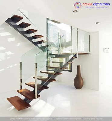 Cầu Thang Inox Màu Có Bong Tróc Sau Thời Gian Sử Dụng Không?