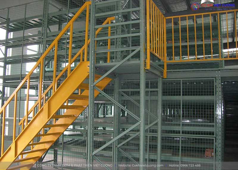 Cầu thang đảm bảo cho việc di chuyển giữa các khu vực được thông suốt và dễ dàng