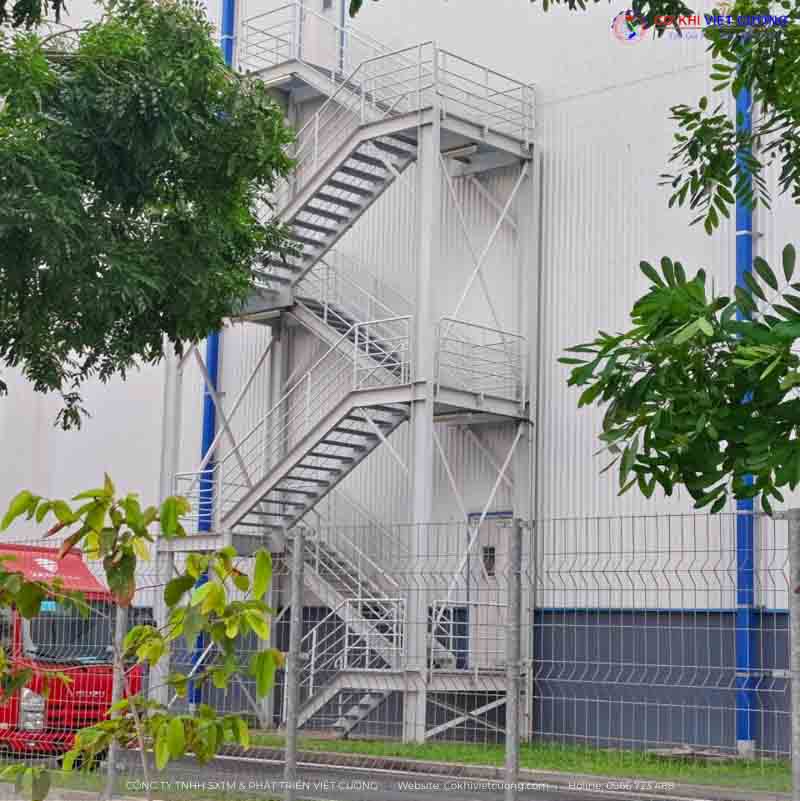 Mẫu thang công nghiệp đẹp