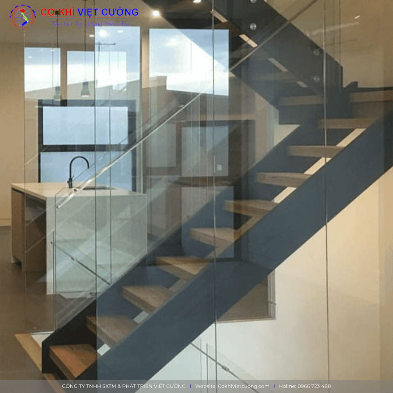 Mẫu cầu thang sắt kết hợp kính đẹp